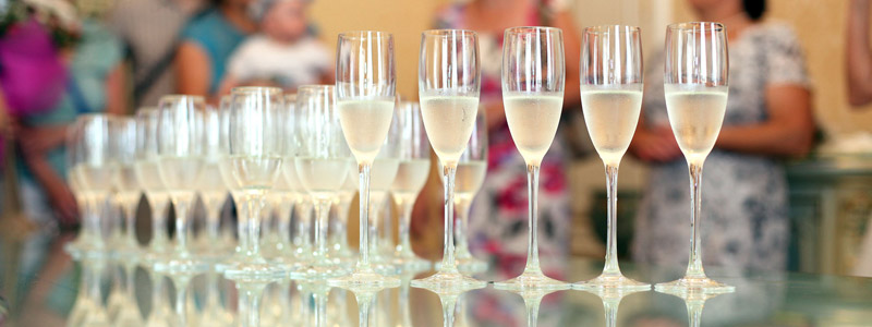 Tips on Creating a Signature Wedding Drink